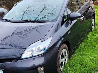 toyota prius 3 liftback plug-in rechargeable