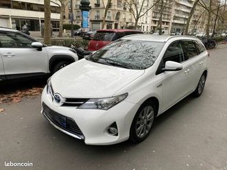 toyota auris touring sports hsd 136h