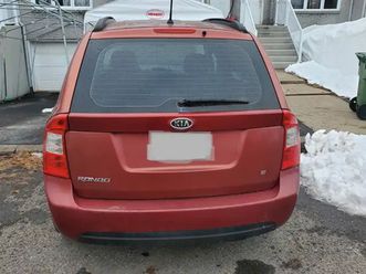 véhicule kia rondo 2008