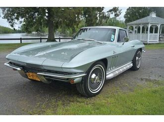 1966 chevrolet corvette sting ray with a 427/390-hp v8