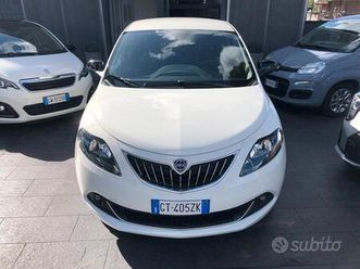 lancia ypsilon 1.0 firefly 5 porte s&s hybrid plat