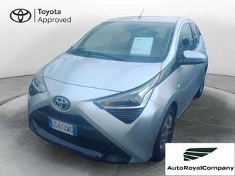 aygo connect 1.0 vvt-i 72 cv 5 porte x-play