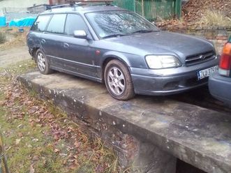 sprzedam subaru 1999.r.kombi ,szary,lekko skatowany 125km,na chodzie, międzyzdroje • olx.pl