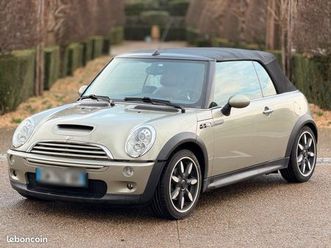 mini cooper s sidewalk