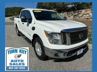 2017 nissan titan sv crew cab 4x4 **one owner**