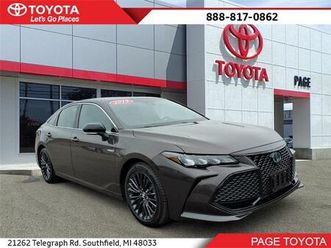 used 2019 toyota avalon hybrid xse