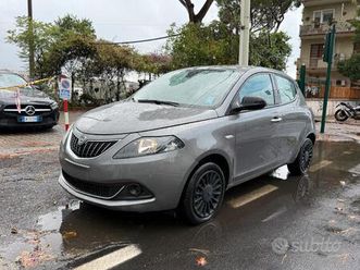 lancia ypsilon 1.0 firefly 5 porte s&s hybrid ecoc