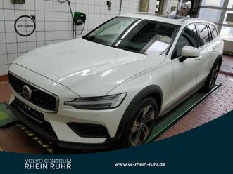 volvo v60 cross country b4 awd plus ahk+pano+met+