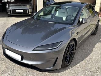 model 3 performance gris quick, intér.blanc,19000 km