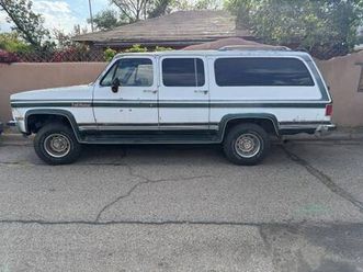 1990 gmc suburban trailmaster v1500 4x4. new motor + more. rare