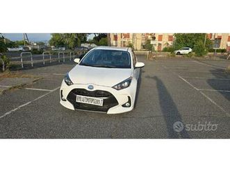 toyota yaris 1.5 hybrid 5 porte business