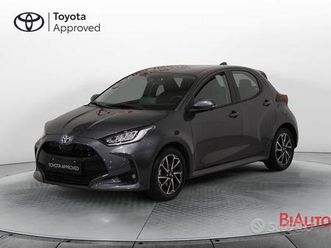 toyota yaris 1.5 hybrid 5 porte trend