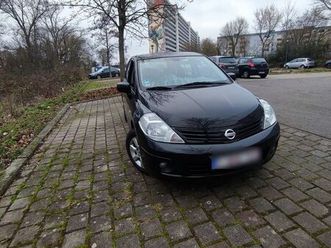 nissan tiida