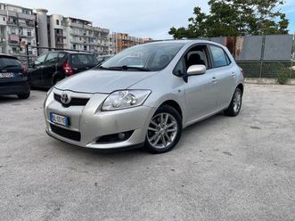 toyota auris 2.0 diesel 5 porte in ottime condizioni