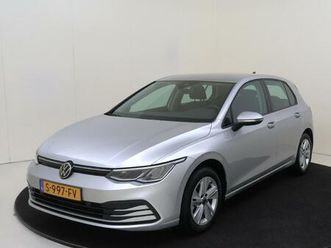 volkswagen golf 1.0 tsi life | parkeersensoren | adaptieve cruise control | carplay | sfeerverlichting | electronic climate control | lane assist |