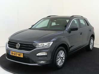 volkswagen t-roc 1.5 tsi style | carplay | airco | parkeersensoren | adaptieve cruise control | lane- en frontassist | bluetooth |