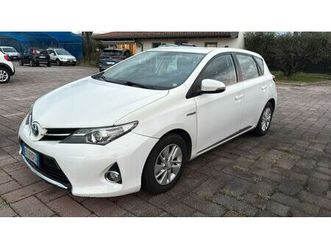 toyota auris 1.8 hybrid