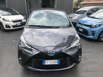 toyota yaris 1.5 hybrid 5 porte active