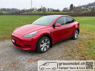 tesla model y rwd - lfp akku, anhängerkupplung, 8fach bereif