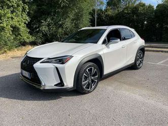 ux 2019 250h 2.0 premium 2wd cvt my20