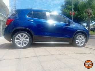 tracker premier cuero tope de gama