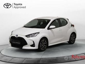 toyota yaris 1.5 hybrid 5 porte trend