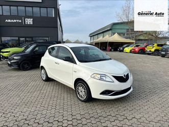 lancia ypsilon 1.2 69 cv 5 porte gold del 2017 usata a massarosa