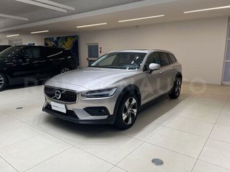 volvo v60 cross country 2.0 b4 ultimate awd auto del 2023 usata a forli'