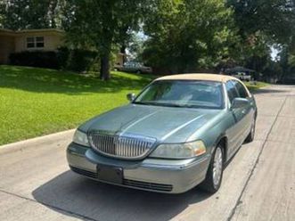 2005 lincoln town car signature limited