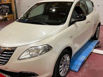 lancia upsilon jtd 5 portes