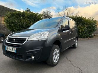 peugeot partner 4x2 dangel treck hdi 100ch bvm. 3 places. 1 ère main. gps clim tél attelage. tva