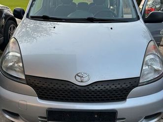 toyota yaris verso *1hand*
