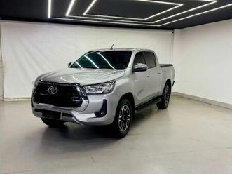 hilux srv 2023 - muito conservada