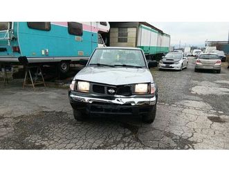 nissan king cab 2.4l 4x4 benzin