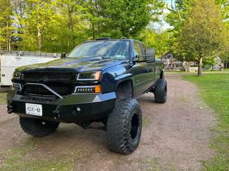 2005 chevy silverado 3500 • 8.1l v8 • 4x4 • 73k miles • lifted