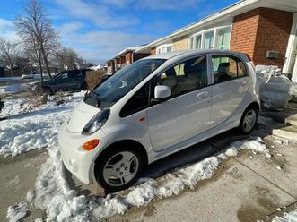 2017 mitsubishi i-miev – like new condition