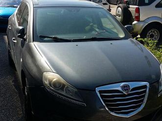 lancia delta 1.9 mjt allestimento ora