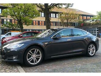 tesla s85d