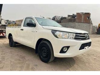 toyota hilux diesel 2.4 liter ,right hand drive ,manual gear 2wd