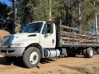 2017 international 4300 flatbed diesel truck