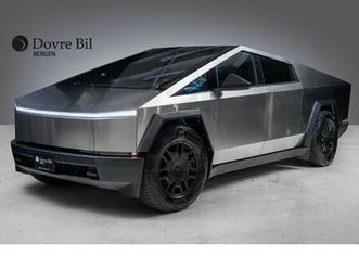 foundation awd//500 km//5 seter//personbil