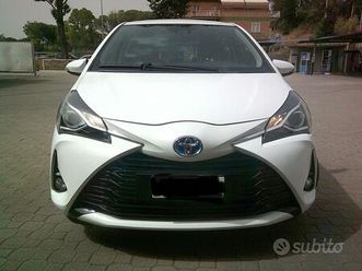 toyota yaris hybrid 1.5 business 2019