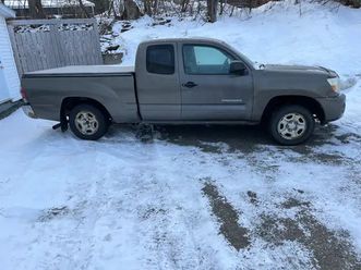2009 toyota tacoma, very good condition