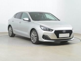hyundai i30 fastback, 1.4 t-gdi, serv.kniha, navi,
