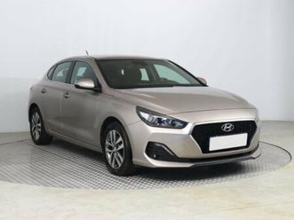 hyundai i30 fastback, 1.4 t-gditrikolor , čr,2.maj
