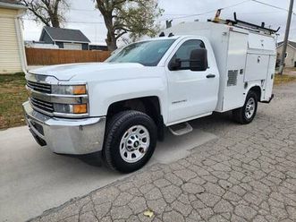 2015 chevy 3500hd reg cab 4x4 enclosed utility / service body