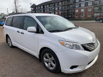 2017-toyota-sienna-van