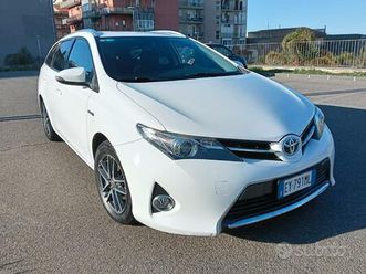 ibrida toyota auris touring sport hybrid 1.8
