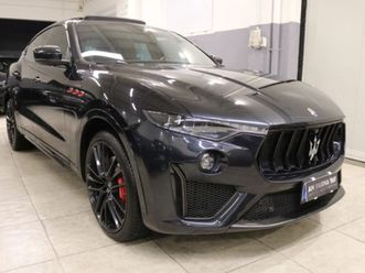 levante levante v8 580 cv awd trofeo
