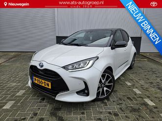 toyota yaris 1.5 hybrid executive bi-tone